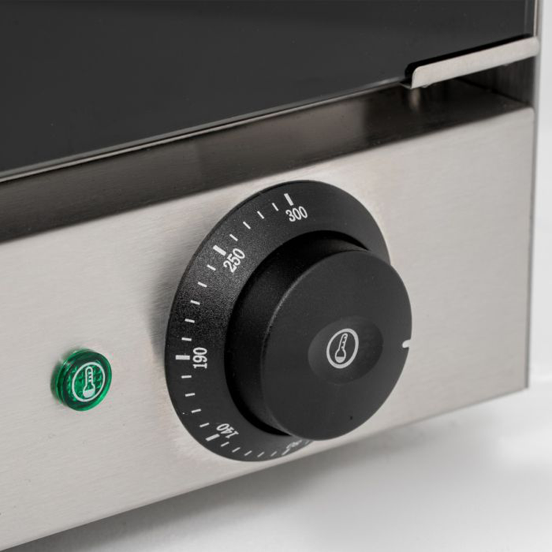 Blizzard BCO1 2670W Glass Door Convection Oven Close Up View Of Temperature Dial