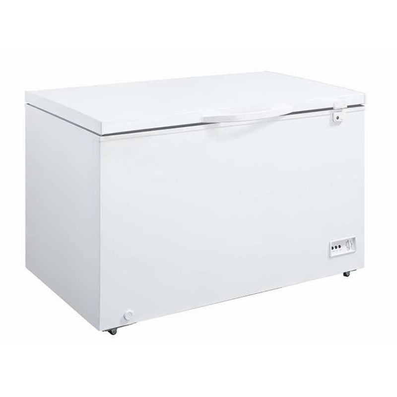 A Koolmax KMCF370W white solid lid chest freezer with a lock and key, grip handle, castors fitted, in an angled front facing view.