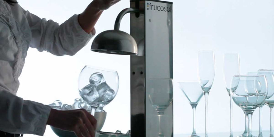 Frucosol GF1000 Display Glass Froster, Picture Of Someone Operating The Unit With A Glass Full Of Ice.